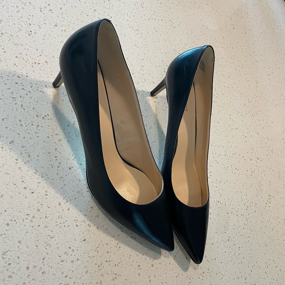 Nine West Black Leather 3” Heels Sz 13M CLASSIC *Excellent Condition*